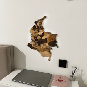 Mapa de Colombia de madera para pared, mapa de viaje, mapa con chinchetas, decoración de pared, decoración del hogar, mapa de Bogotá, regalo de aniversario, regalo de cumpleaños, regalo de inauguración de la casa