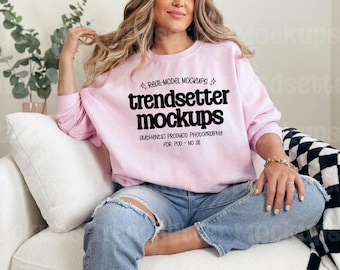 Gildan 18000 Light Pink Mockup, G18000 Crewneck Sweatshirt, Trendy Lifestyle, Real Person Model