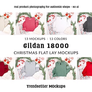 Może przedstawiać: Mockup produktu przedstawiający bluzy Gildan 18000 w różnych kolorach, w tym czerwonym, białym i szarym. Każda bluza jest połączona z białą czapką i świątecznymi dekoracjami. Tekst brzmi "Christmas Flat Lay Mockups."