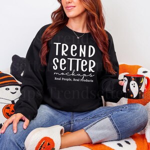 ギルダン18000ブラックスウェットシャツモックアップ｜G18000ブラッククルーネックスウェットシャツモックアップ｜実写モデル｜オンデマンド印刷｜トレンディなハロウィン風