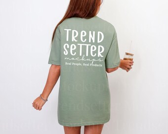 Gildan 64000 Sage Tshirt Mockup | G64000 Salbei T-Shirt Mock-up | Rückseite des Shirts | Real Person Modell | G640 Trendige minimalistische Ästhetik