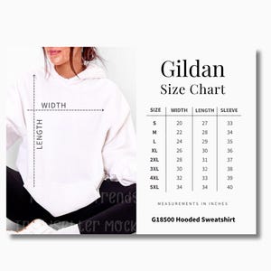 Puede incluir: Una sudadera con capucha blanca con una tabla de tallas. La tabla enumera las medidas en pulgadas para el ancho, el largo y el largo de la manga, que van desde la talla S hasta la 5XL. El texto "Gildan Size Chart" está en la parte superior.