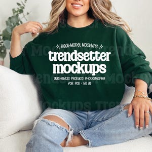 Maquette forêt Gildan 18000, sweat-shirt ras du cou G18000, maquette bohème, pull vert forêt minimaliste à la mode, modèle réel