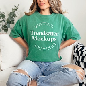 Comfort Colors 1717 Grass Green Mockup, CC1717 Oversized Tee Horizonal Mock-up, Trendy Retro Checkered Green Crewneck, Real Person Model