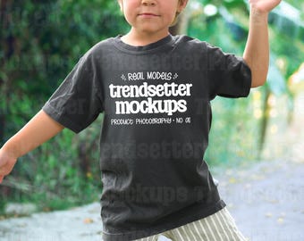 Comfort Colors 9018 Pepper T-Shirt Mockup, C9018 Kids Tee, Outdoor Lifestyle, Real Model