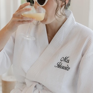 Custom Bride Robe, Long Bridal Robes, Monogrammed Waffle Bathrobe, Bride Kimono, Cozy Wedding Gifts & Favors for Bridesmaids, Bridal Party