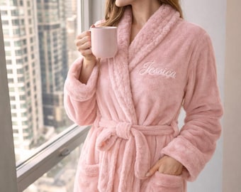 Personalized Plush Robe for Her – Embroidered Fleece Bathrobe, Cozy Gift for Women, Soft Luxury Spa Set