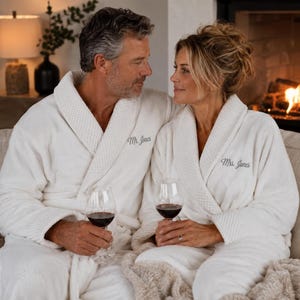 Matching Plush Robes for Couples – Personalized His Hers Bathrobe Set, Cozy Anniversary Gift for Husband and Wife