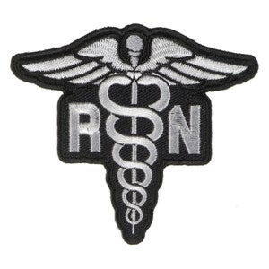 Può includere: Toppa ricamata in bianco e nero con un caduceo e le lettere "RN" per Registered Nurse.