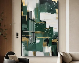 Peut inclure: Peinture d'art abstrait avec un cadre noir. L'œuvre présente un design moderne avec des coups de pinceau verts, blancs et dorés. La peinture est exposée dans un salon avec un fauteuil noir et un canapé beige.