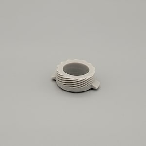 Op de afbeelding: Een close-up van een grijs plastic tandwiel met een centraal gat en een reeks tanden rond de buitenrand.