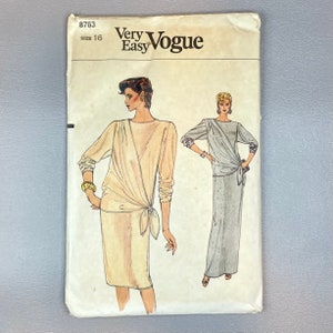 Vintage 1970s Very Easy Vogue # 8763 Sewing Cut Pattern, Size 16, Womans Misses Loose-fitting Straight Tied at Left Dress , 1970s Style.