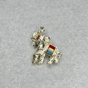 Vintage Olifant Mini Broche, Silver Tone Red Blue Clear Strass Klein Beeldje Revers Sjaal Pin, Estate Sieraden, Cadeau voor vriend.