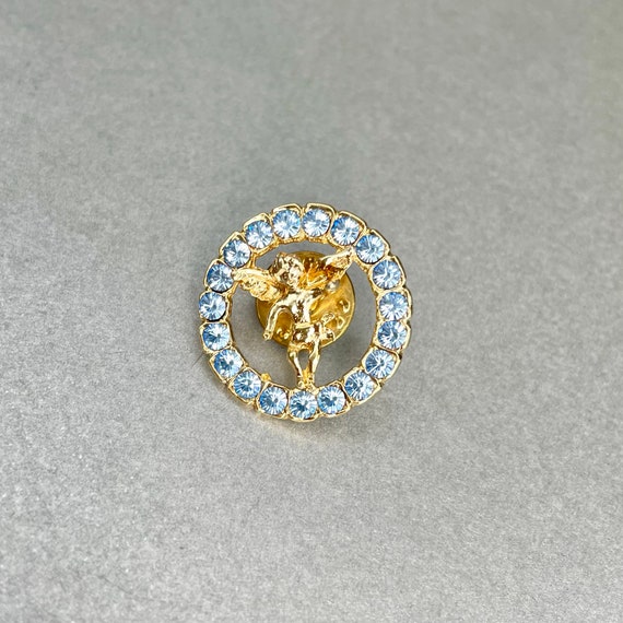 Broche Vintage Ange En Métal Doré Avec Cristaux Roses Et Bleus - Signée DODDE - Occasion