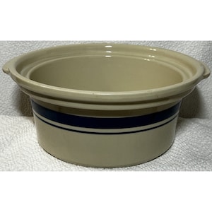 Vintage 1990 ROSEVILLE Ohio Pottery 2 Quart Baking Crock Cream & Navy Blue VGUC
