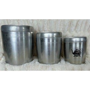 West Bend Set von 3 Schachteln Aluminium Kanister Set mit Deckel 1950er Jahre Vintage