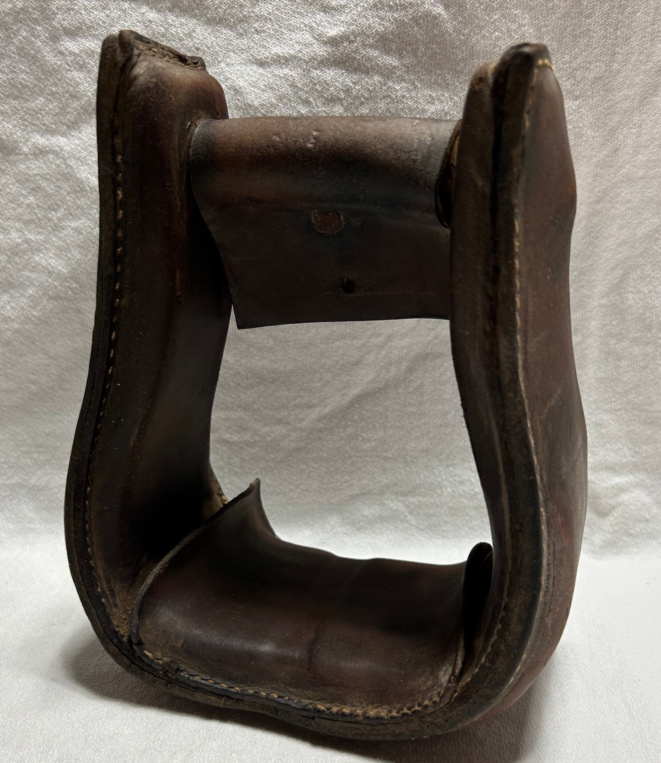 Étriers Cowboy Anciens – Arc De Bœuf Recouvert Cuir – Côtés Cousus Main