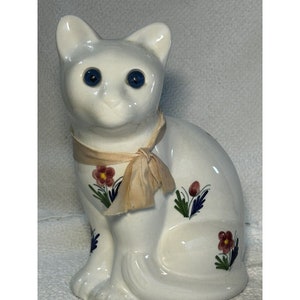 Vintage 1974 Elpa Al Cobaca Portugal Blue Eyed White Cat Figurine w/flowers VGUC