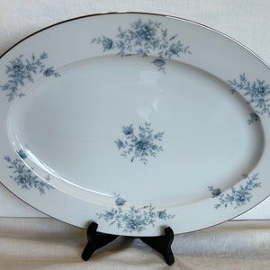 Bandeja para servir de porcelana fina Crown Empire de 14 1/4” Duchess, década de 1970, Japón, MCM. El estado es excelente. Sin astillas, grietas ni cuarteaduras.