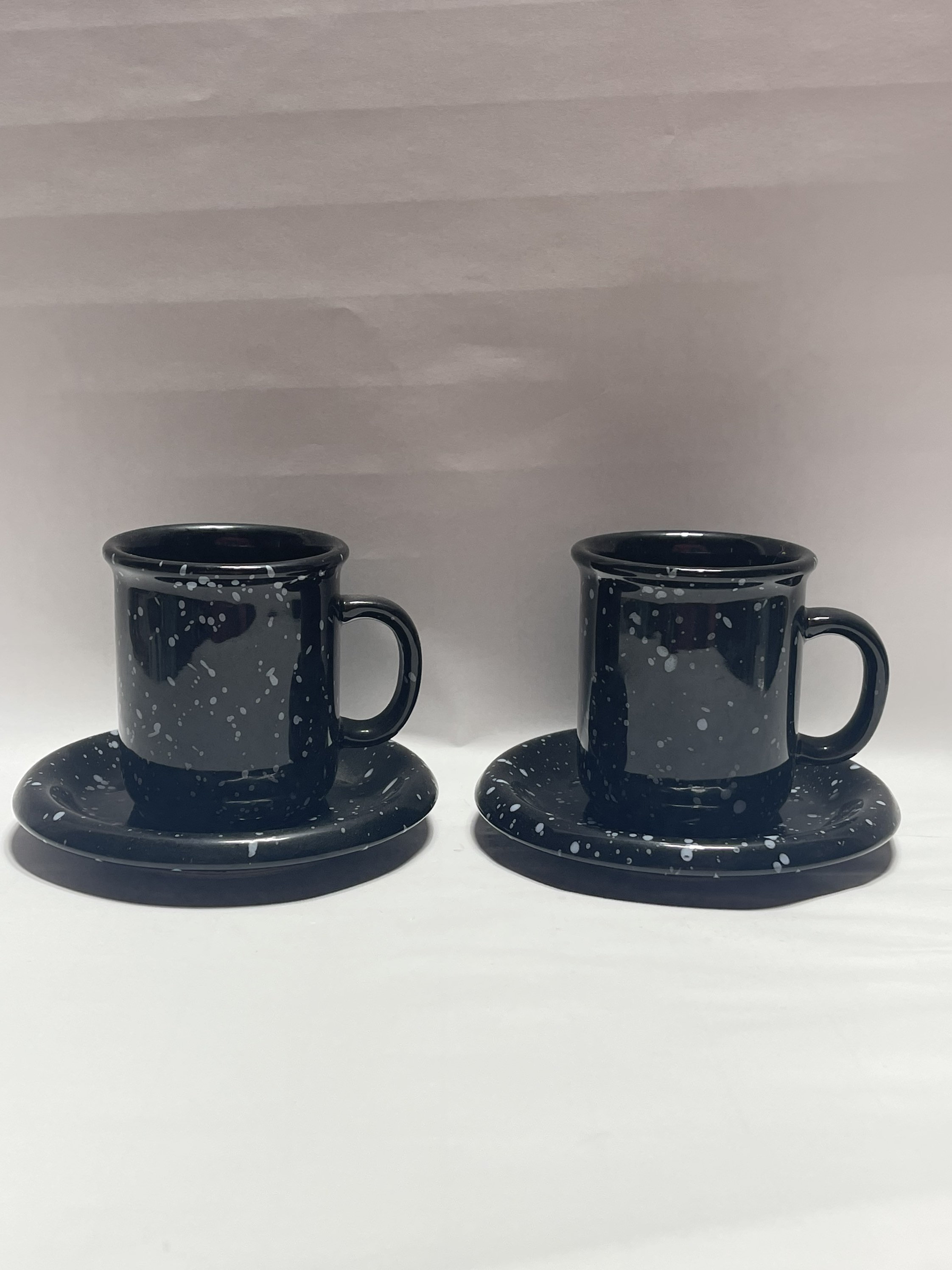 Retro plastic holder with Glass espresso cup inserts. set of 4