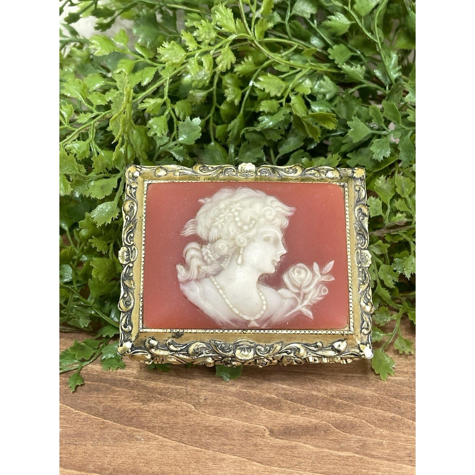 Vintage Sankyo Japan Cameo Music Box Brass Red White 3 Inch