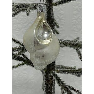 Blown glass seashell ornament Vintage With Glitter