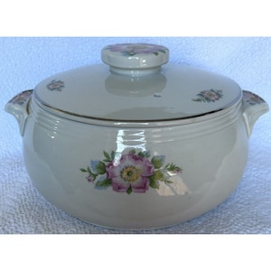 Halls Superior Quality Kitchenware Lidded Casserole Dish Rose White 658 Vintage