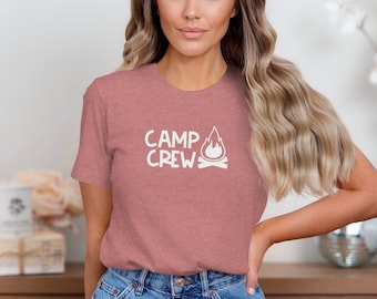 Camiseta de camping, camiseta gráfica Camp Crew, camisa de aventura al aire libre, diseño de fogata, regalo para amantes del camping, camisa de equipo de senderismo