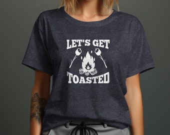 Camisa de camping divertida Let's Get Toasted Bonfire Marshmallow Tee Camiseta de regalo de aventura al aire libre, fogata, senderismo, aire libre, Smores