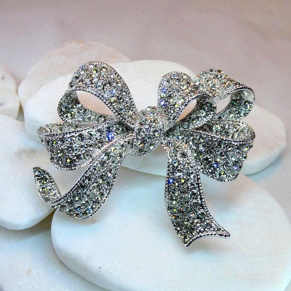High-End Large Pave Crystal Silver Tone Ribbon Bow Pin Brooch Box Buckingham Pal