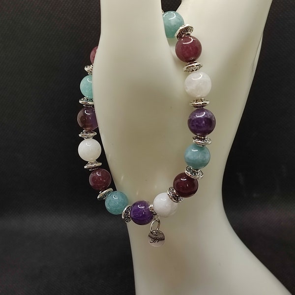 Menopause bracelet in amethyst, chalcedony, lepidolite and moonstone.