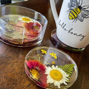 FLAWED** Pressed flower resin coaster set with holder. (read description)