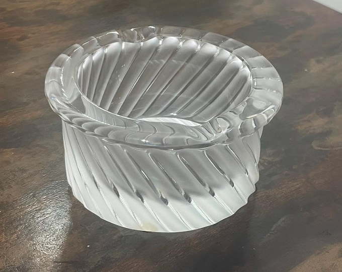 Vintage LALIQUE Smyrne vintage clear and frosted crystal glass round ashtray. Signed art glass.