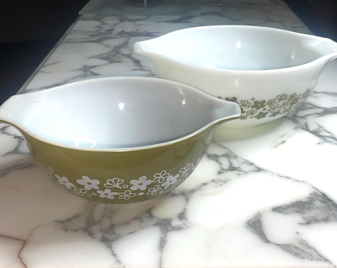 Vintage Pyrex Crazy Daisy Cinderella Style 443-2 1/2qt in White- 442 1-1/2qt Mixing Bowl in Avocado