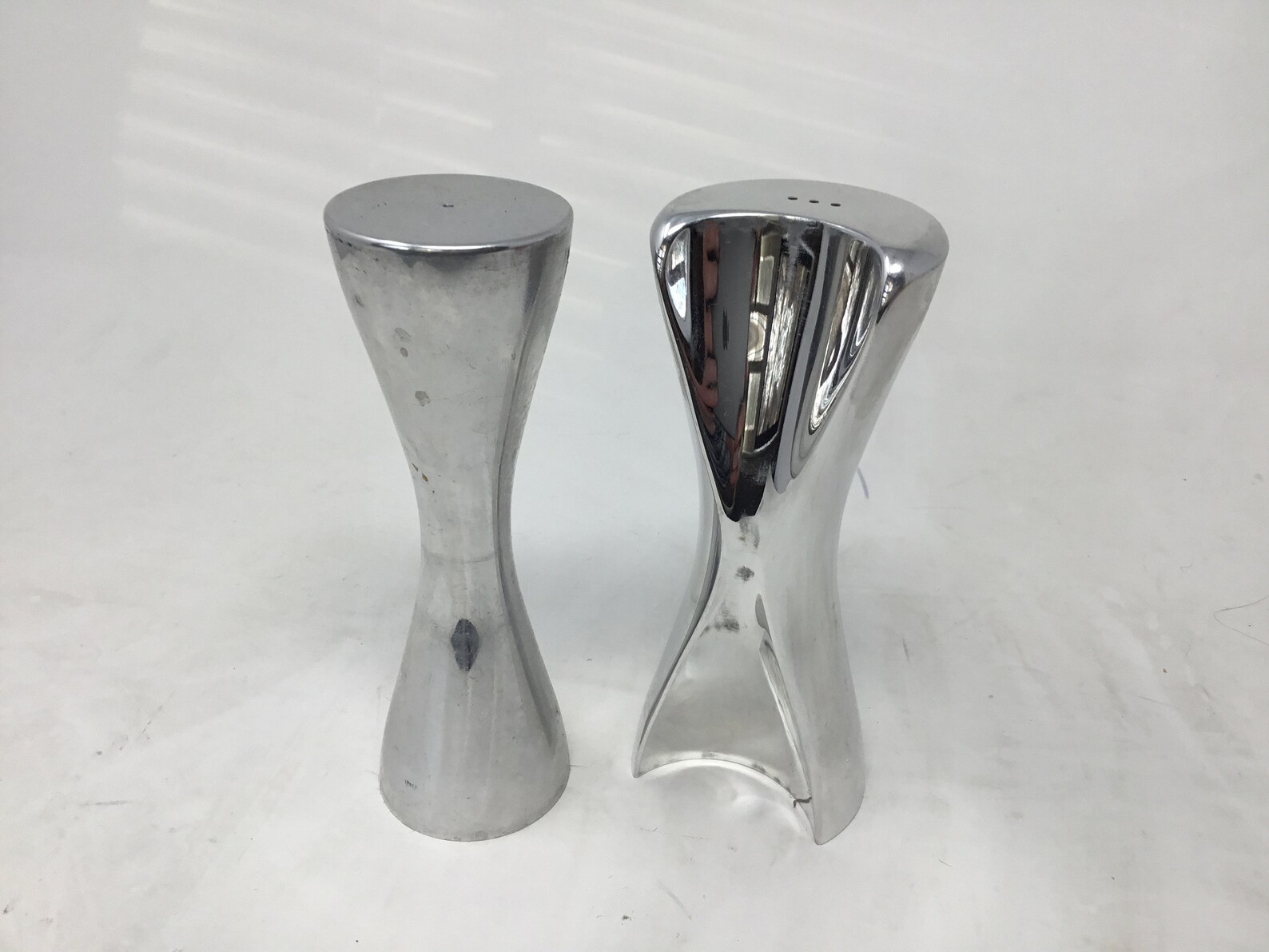 Hug Salt and Pepper Shaker Set by Karim Rashid for Nambe, Circa 2000 - Etsy