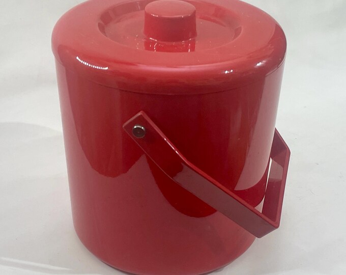 60 Era Space Age Shiny Red Plastic Ice Bucket with Lid & Handle - 8" x 7" - Excellent Condition