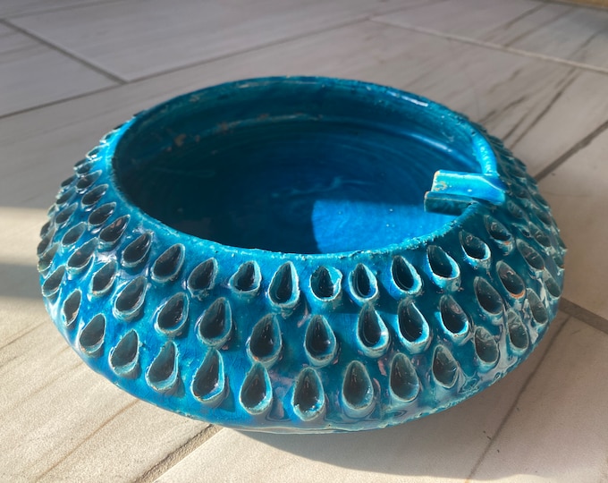 Vintage, Mid-century Modern,  Italian Ceramic Ashtray in Rimini Blue by Aldo Londi for Bitossi, Italy circa 1950s