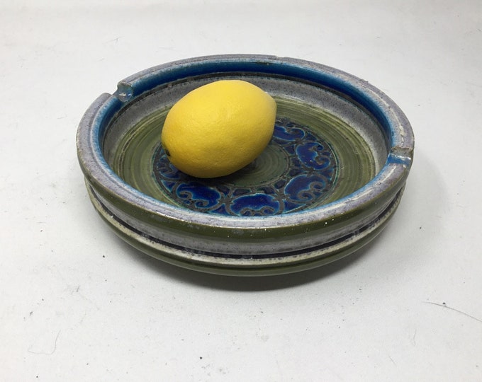 Vintage Round Pottery Ashtray by Aldo Londi for Bitossi, Imported by Raymor circa 1950s