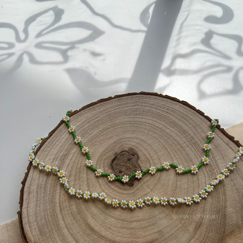 Handgemachte Perlenkette in Modell DAISY oder HANA//Blümchenkette//Glasperlenkette//bunte Perlenkette Bild 1