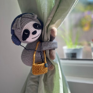 Crochet pattern Paul the Sloth Tie Back
