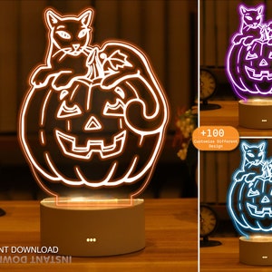 Puede incluir: Una luz nocturna impresa en 3D con un gato negro sentado encima de una calabaza tallada. La luz se ilumina en naranja y blanco. La base de la luz es blanca y tiene un botón en el lateral.