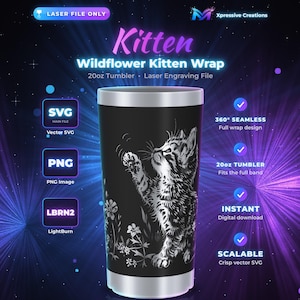 Puede incluir: Un archivo digital para un vaso de 20oz con un dise&ntilde;o de grabado l&aacute;ser de un gatito alcanzando flores silvestres. El texto incluye Kitten, Wildflower Kitten Wrap, 20oz Tumbler, Laser Engraving File, SVG, PNG, LBRN2, 360 Seamless y Scalable.