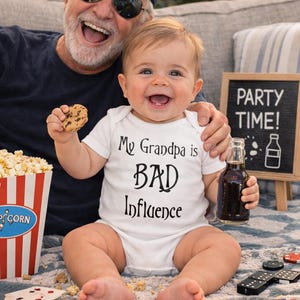 Body para bebé "Mi abuelo es una mala influencia": Regalo divertido para abuelos.