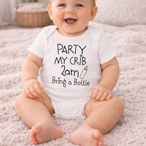 Body divertido para bebé: Fiesta en mi cuna - Regalo para baby shower