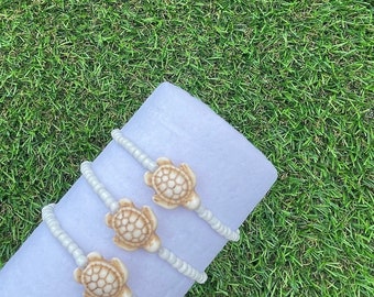White turtle seed bead bracelet!