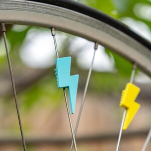 6 decorazioni per bicicletta a forma di fulmine, decorazioni per raggi per bicicletta a forma di fulmine, accessori per bici elettriche a forma di fulmine, decorazioni per bici elettriche Thor immagine 6