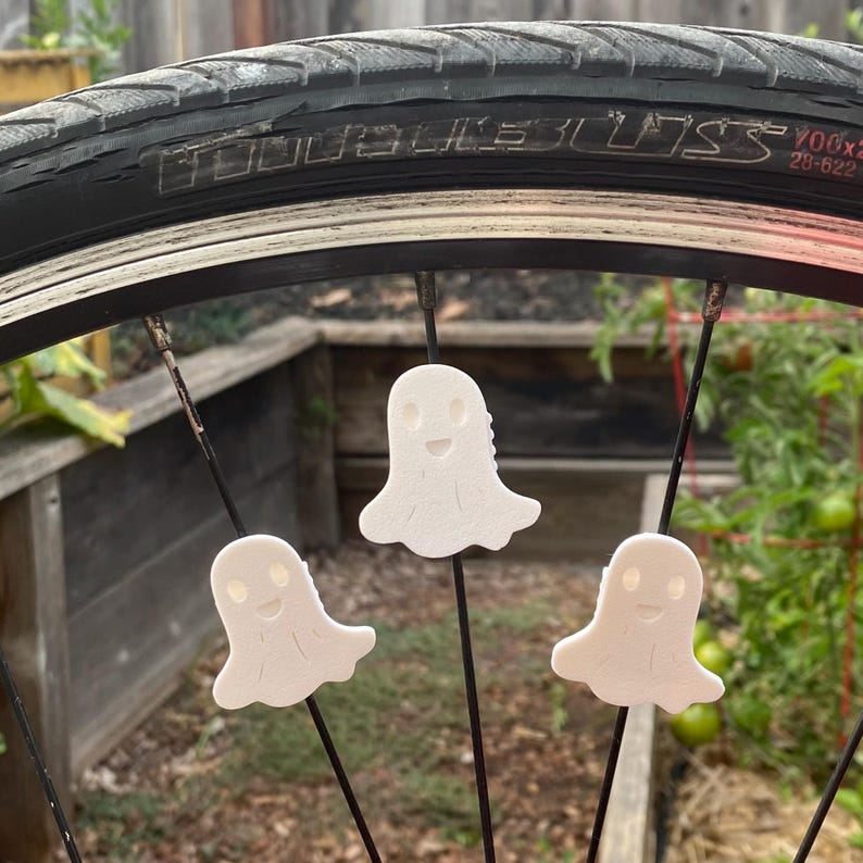 6 adornos fantasma para radios de bicicleta, adornos fantasma para bicicleta, lindos accesorios espeluznantes para bicicleta, piezas espeluznantes para bicicleta imagen 4