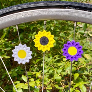 Decorações de Girassol para Raios de Bicicleta (x6) - Decorações de margarida para bicicleta - Presente de flor para raios de bicicleta - Presente para ciclista, festa de bicicleta ou desfile de bicicletas imagem 1