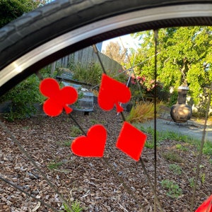 8x decorações de raios de bicicleta de cartas de baralho - decoração de bicicleta de cartas de pôquer, naipes de cartas de clube de diamantes e espadas de coração, acessórios de bicicleta de cartas de pôquer