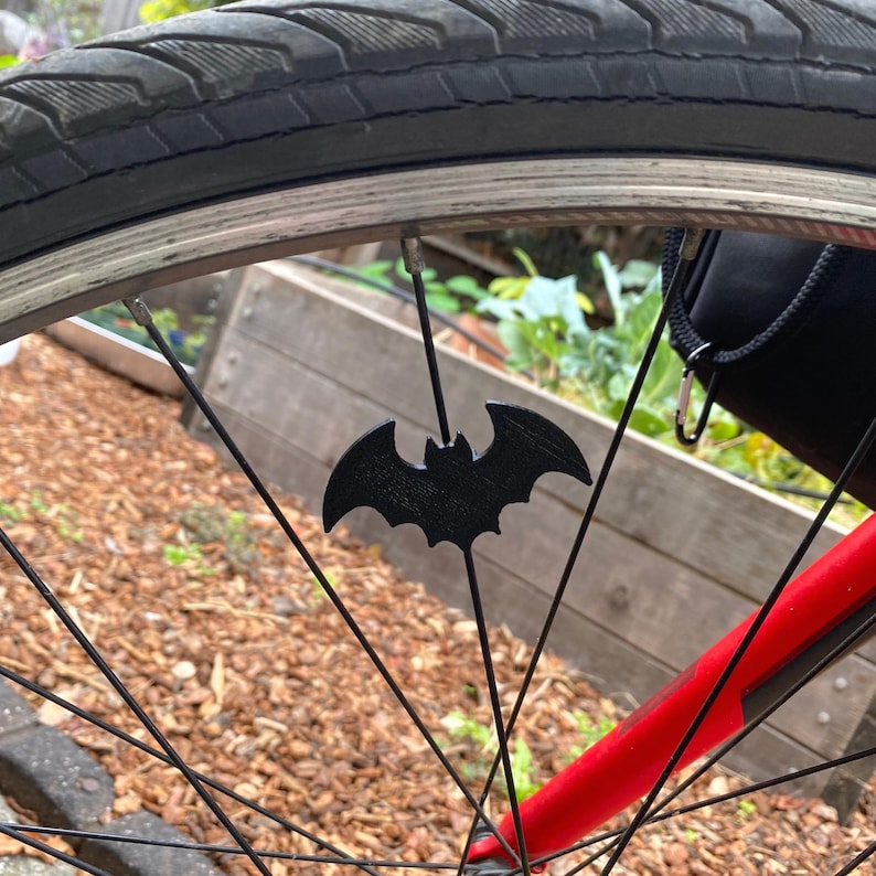 6x Fledermaus Fahrrad Speichen Dekorationen - gruseliges Fahrrad Geschenk, Gothic Fahrrad Dekoration, Fledermaus Fahrradzubehör, Fledermaus-Radfahrer Halloween Geschenk Bild 6